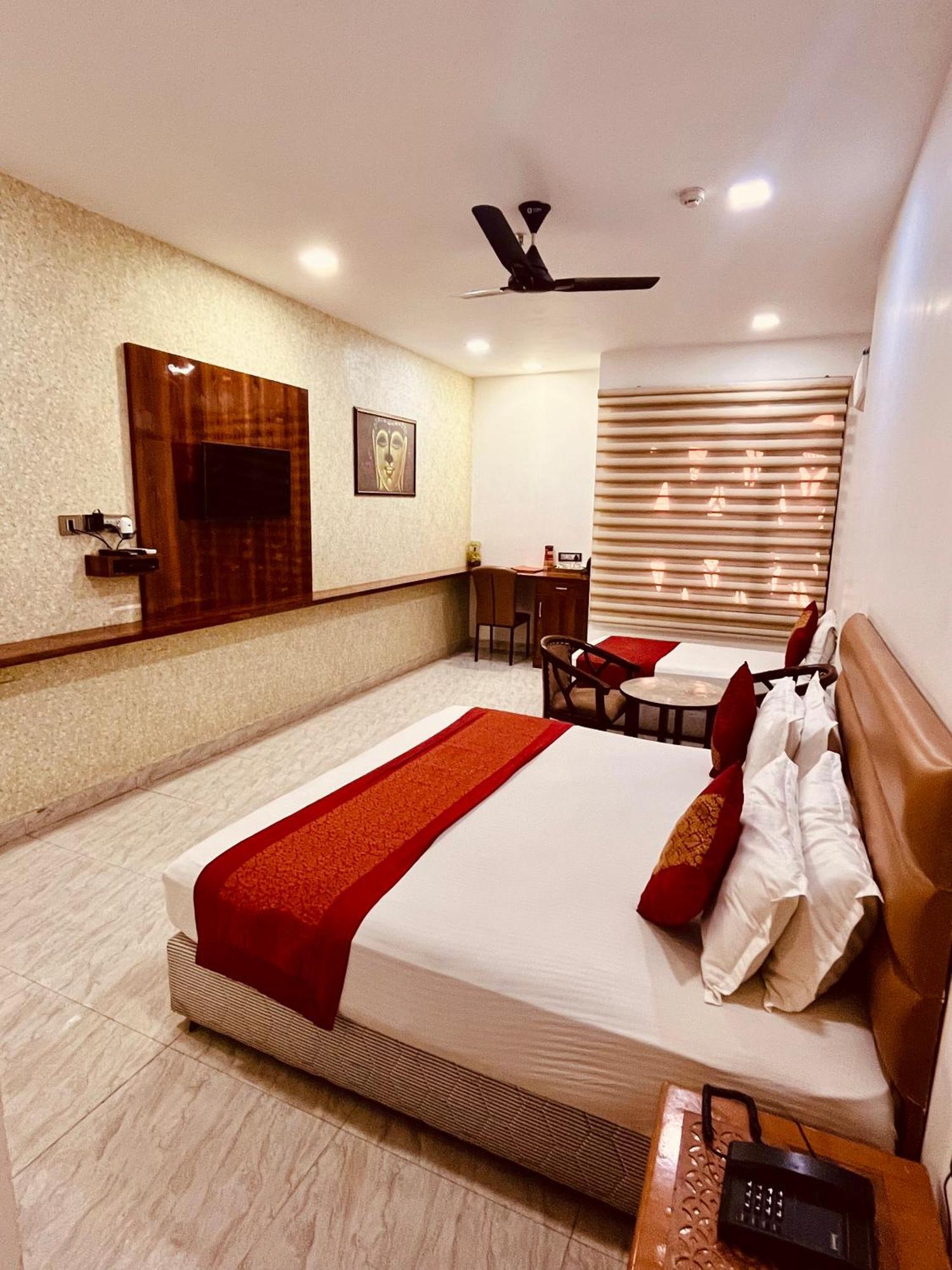 Amora Rooms Dwarka New Delhi Eksteriør billede