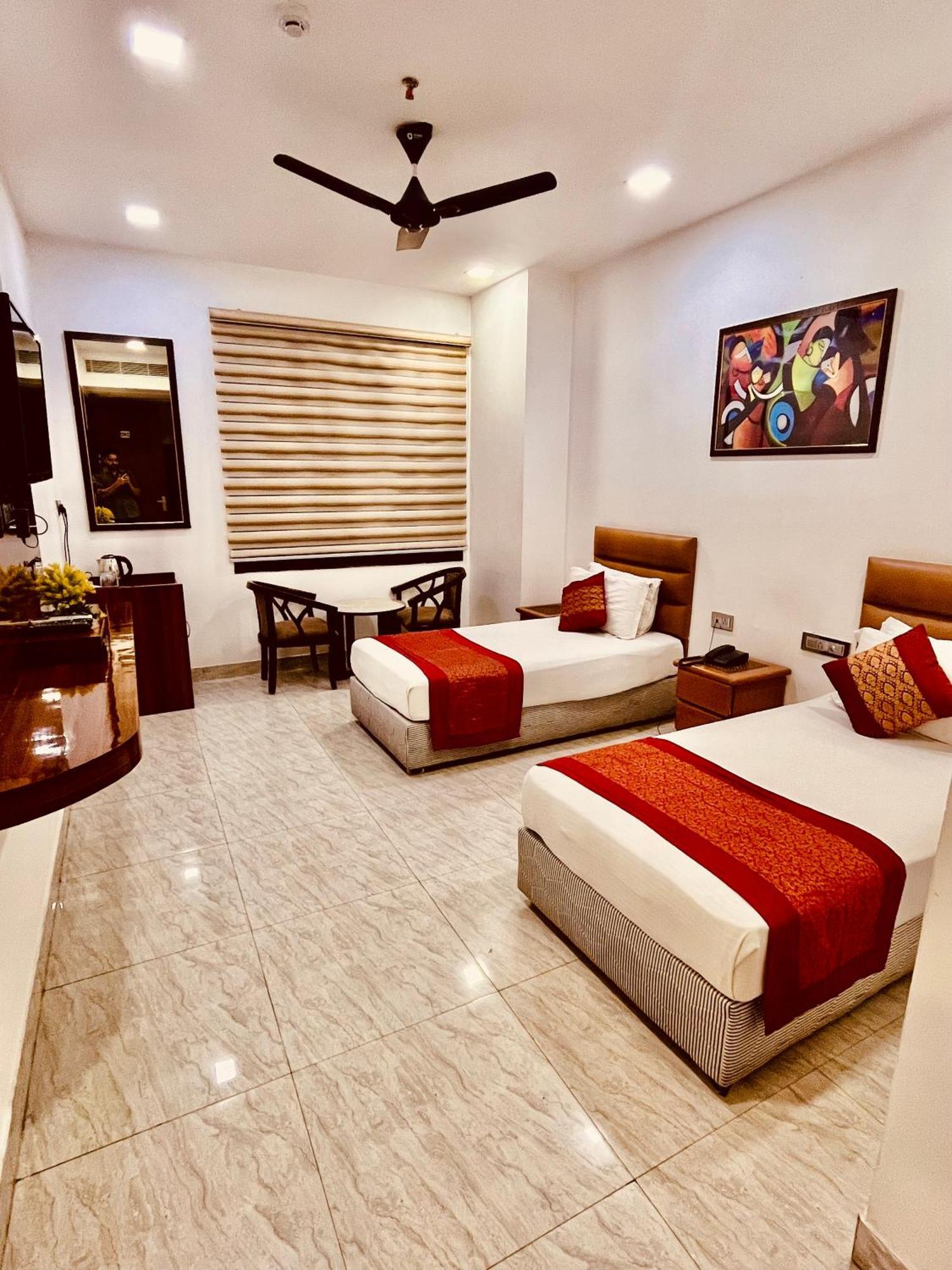 Amora Rooms Dwarka New Delhi Eksteriør billede