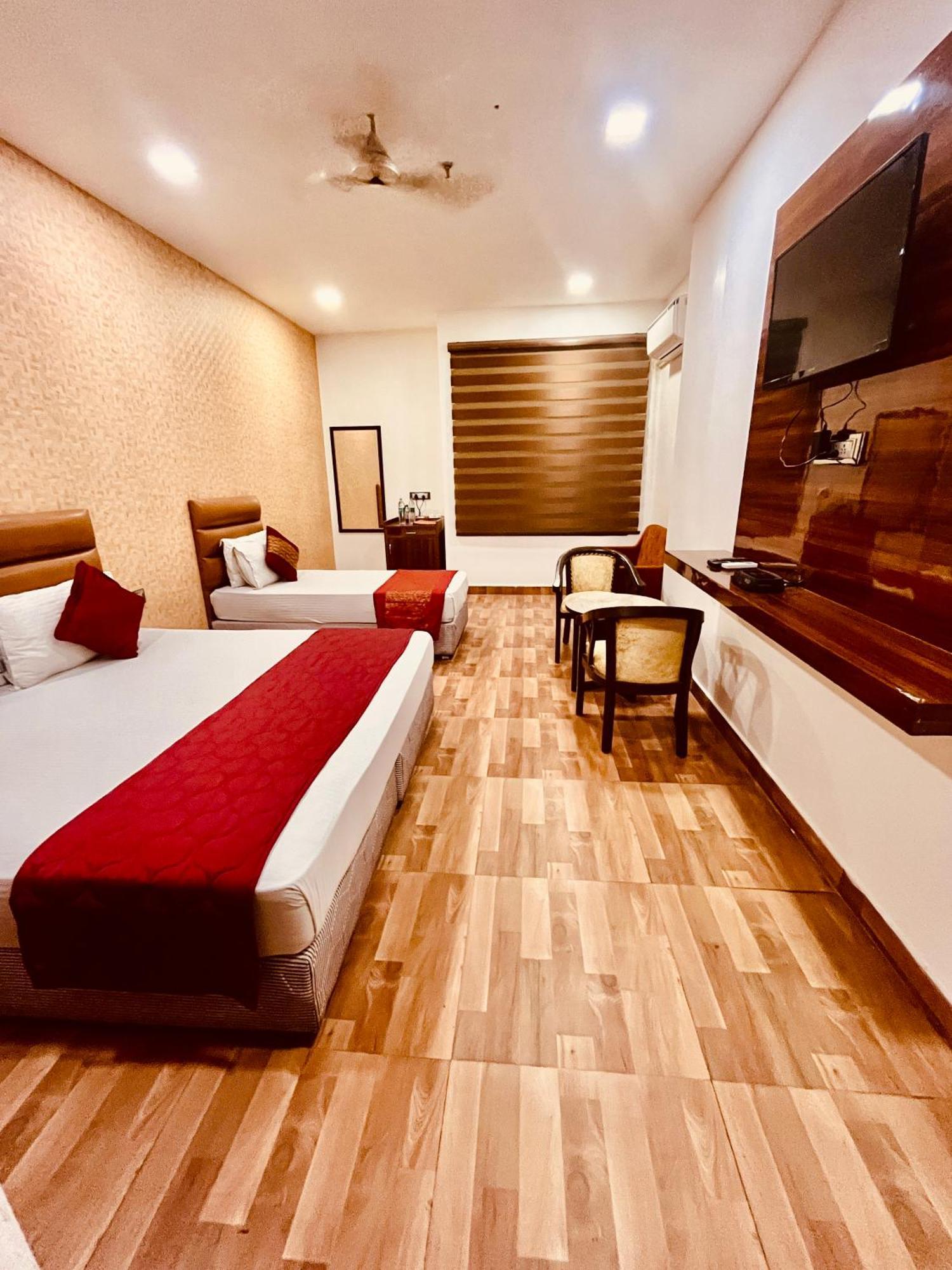 Amora Rooms Dwarka New Delhi Eksteriør billede